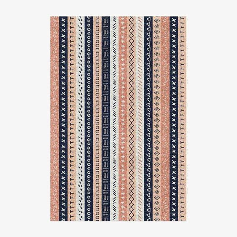 Ορθογώνιο χαλί με ροζ και μαύρα γεωμετρικά σχέδια σε στυλ Keecy