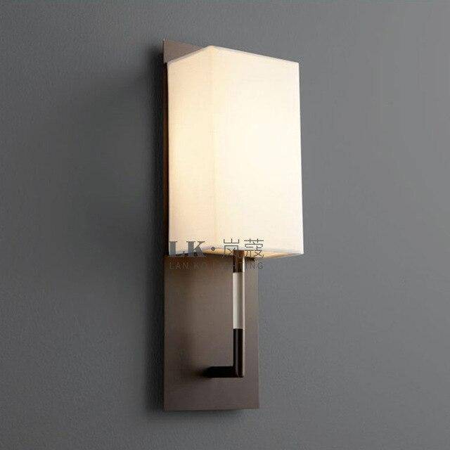 Ρετρό LED φωτιστικό τοίχου σε μεταλλικό και λευκό αμπαζούρ