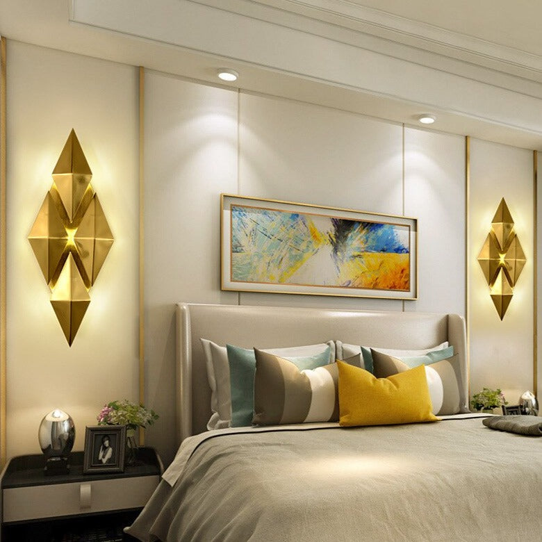 Επώνυμο μεταλλικό φωτιστικό τοίχου LED με γεωμετρικά σχήματα
