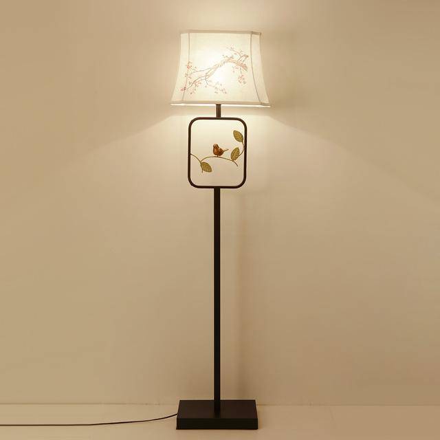 Φωτιστικό δαπέδου LED με ευρωπαϊκό υφασμάτινο αμπαζούρ