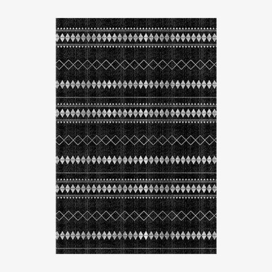 Ορθογώνιο χαλί με μαύρα γεωμετρικά σχέδια σε στυλ Keecy