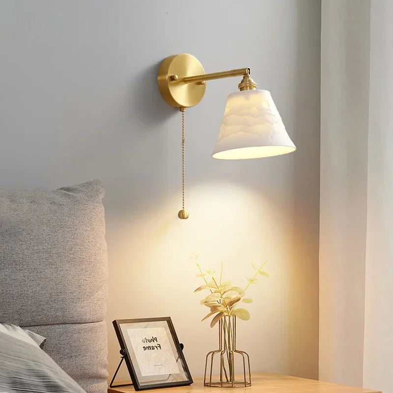 Περιστρεφόμενο φωτιστικό τοίχου από ορείχαλκο και κεραμικό