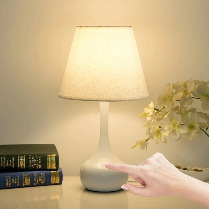 Μοντέρνα σκανδιναβικά φωτιστικά LED με υφασμάτινο αμπαζούρ