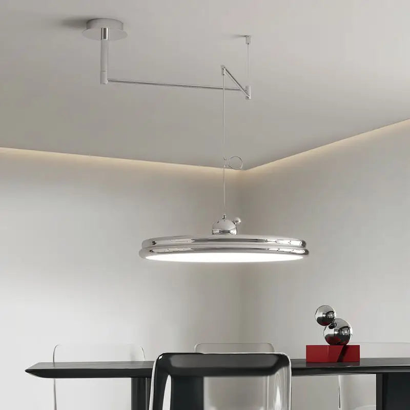 πολυέλαιος σχεδίασης χρωμίου με μακριούς αιωρούμενους βραχίονες που περιστρέφονται 360°