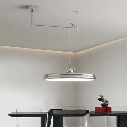 πολυέλαιος σχεδίασης χρωμίου με μακριούς αιωρούμενους βραχίονες που περιστρέφονται 360°