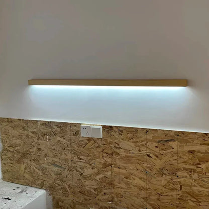 Μακρύ ξύλινο φωτιστικό τοίχου με ταινία LED