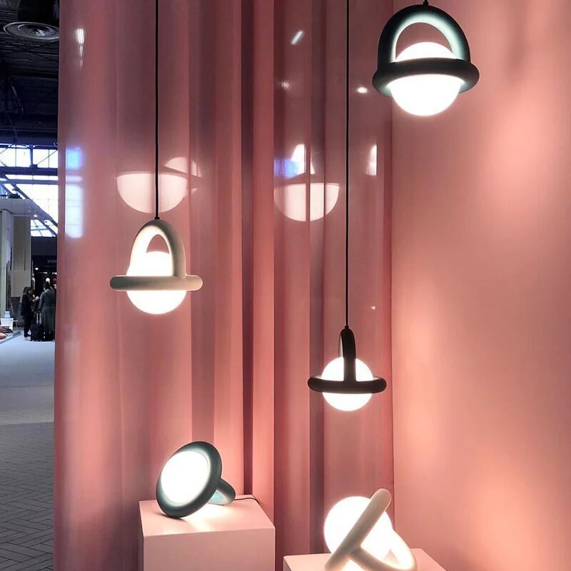 Κρεμαστό φωτιστικό με σχέδιο μπαλόνι με πολύχρωμο στρογγυλεμένο σώμα