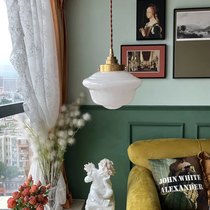 Κρεμαστό φως από σκανδιναβικό χρυσό με λευκό γυαλί