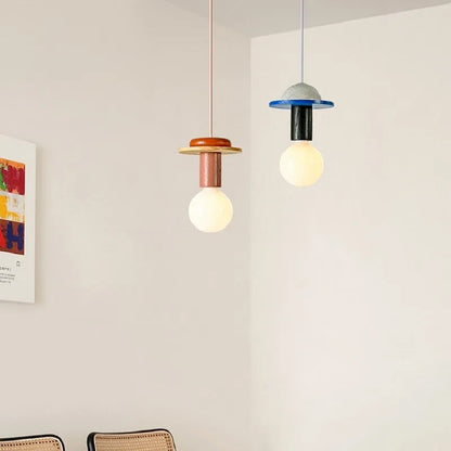 Πολύχρωμο Memphis LED κρεμαστό φωτιστικό με γεωμετρικά σχήματα